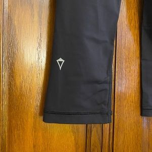 Ivivva children’s black cropped leggings